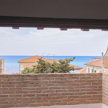 Casa Myconis 68Mq A Due Passi Dal Mare Di San Vincenzo Lägenhet Exteriör bild