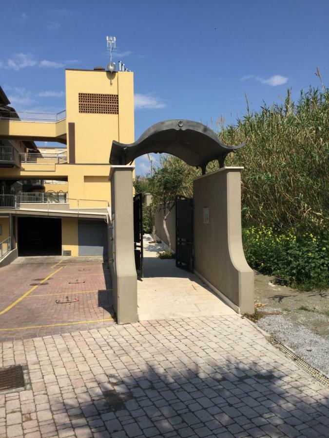 Casa Myconis 68Mq A Due Passi Dal Mare Di San Vincenzo Lägenhet Exteriör bild